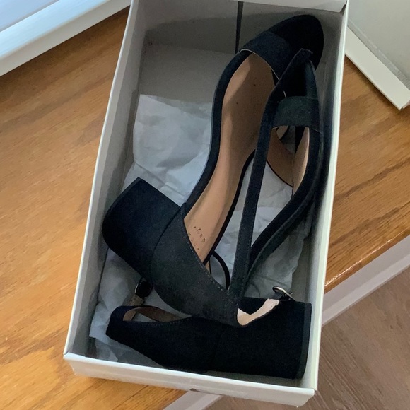 A New Day strappy healed sandal - Picture 2 of 5